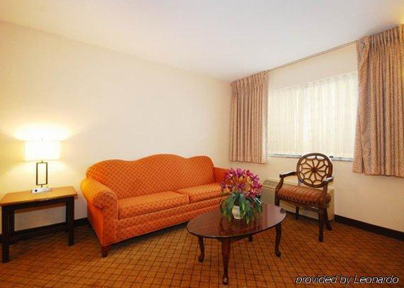 Quality Inn & Suites حديقة كوليدج الغرفة الصورة