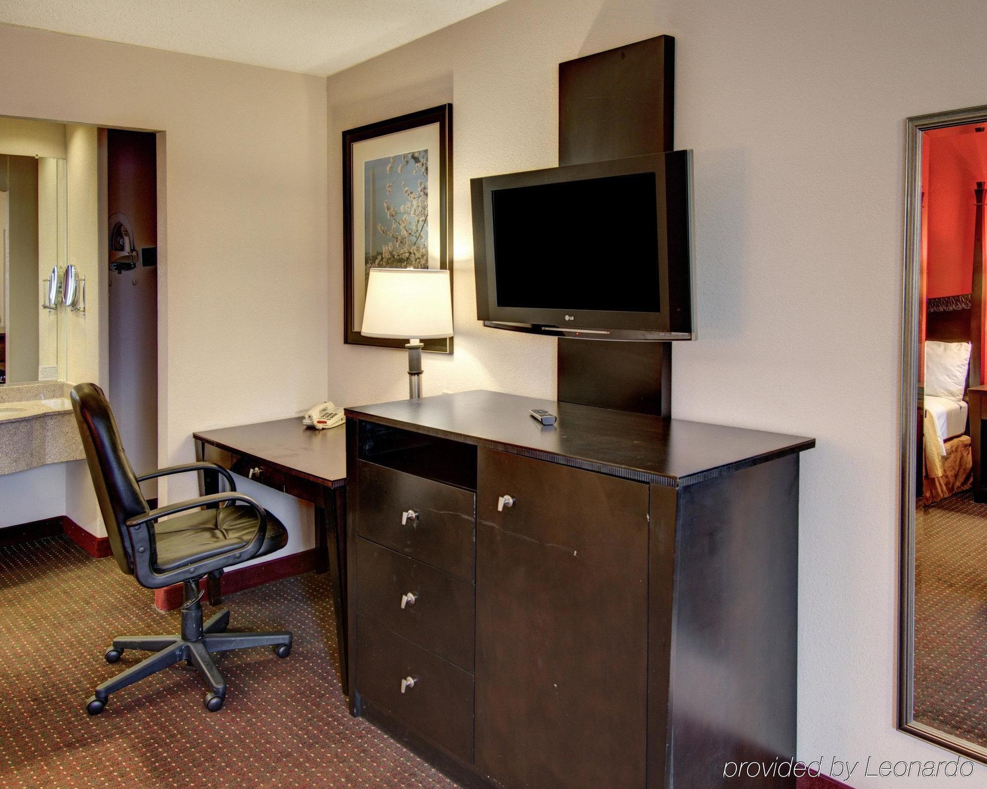 Quality Inn & Suites حديقة كوليدج المظهر الخارجي الصورة