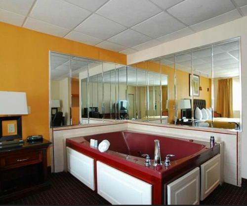 Quality Inn & Suites حديقة كوليدج الغرفة الصورة